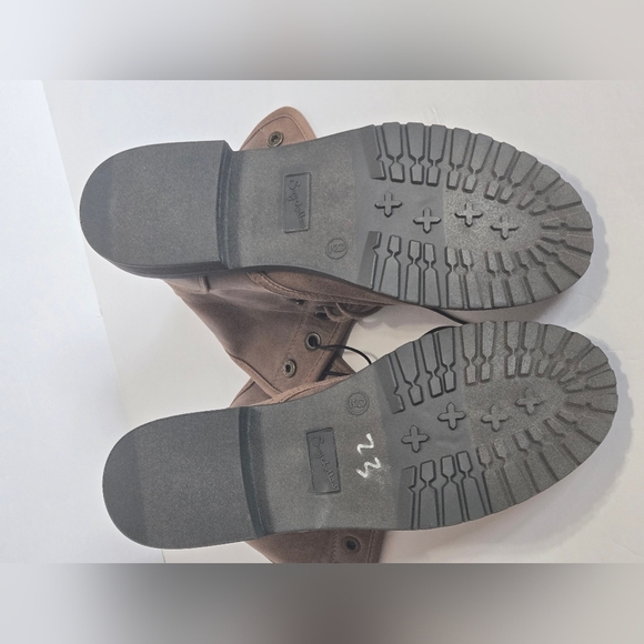 Style: Waterfall Combat / Ankle BootsColor: Taupe / Distressed BrownSize: 9 Wome - Picture 5 of 9